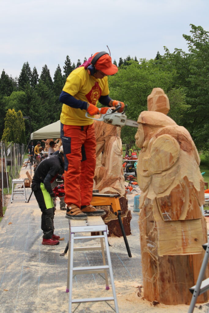 秋田県北秋田市の北欧の杜公園で第19回チェンソーアート競技大会が６月１３日開かれます