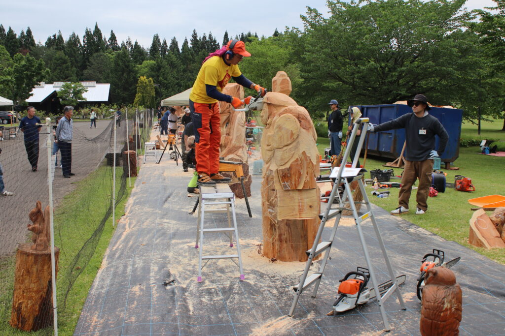 秋田県北秋田市の北欧の杜公園で第19回チェンソーアート競技大会が６月１３日開かれます。