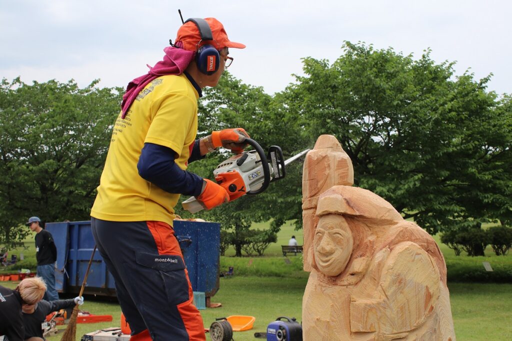 秋田県北秋田市の北欧の杜公園で第19回チェンソーアート競技大会が６月１３日開かれます