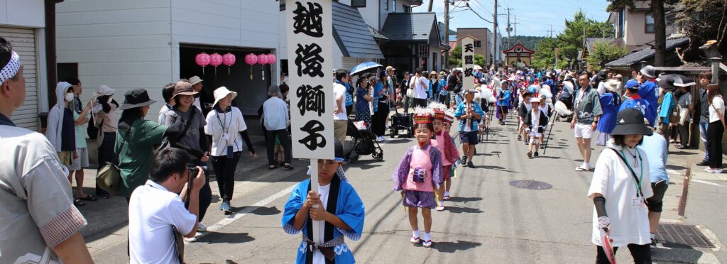 旧藩祭が２０２５年７月、由利本荘市の岩城亀田町内で開かれました。子供たちによる長い大名行列です。