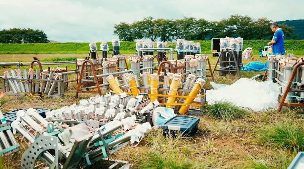 大曲の花火「秋の章」2026は10月3日開催！　打ち上げる花火をセットする一場面です（「大曲の花火」公式サイトより）